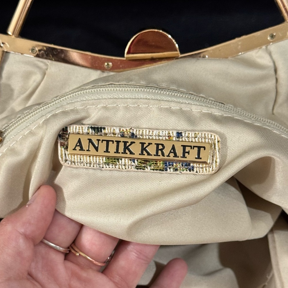 Antik Kraft Vintage Floral Purse - Picture 2 of 5